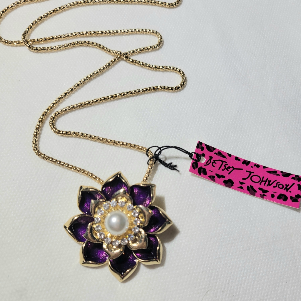 Beautiful Betsey Johnson Purple Crystal Pearl Flower Necklace 25$
